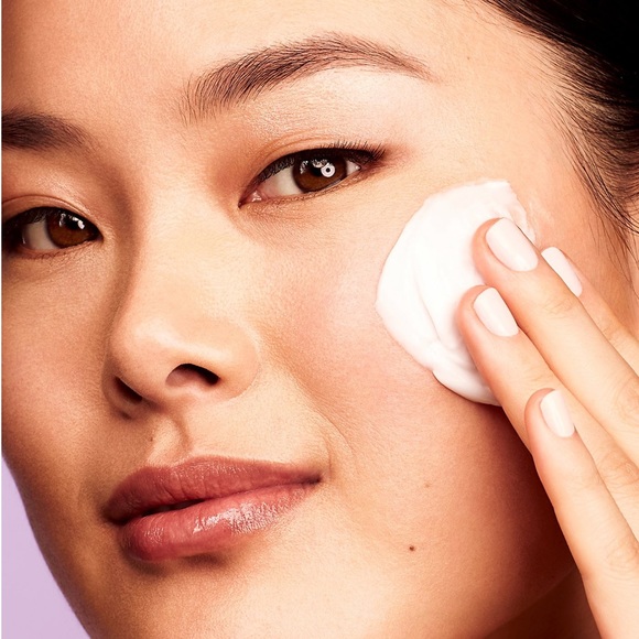 🌿 Kate Somerville DeliKate™ Soothing Cleanser - Picture 6 of 9